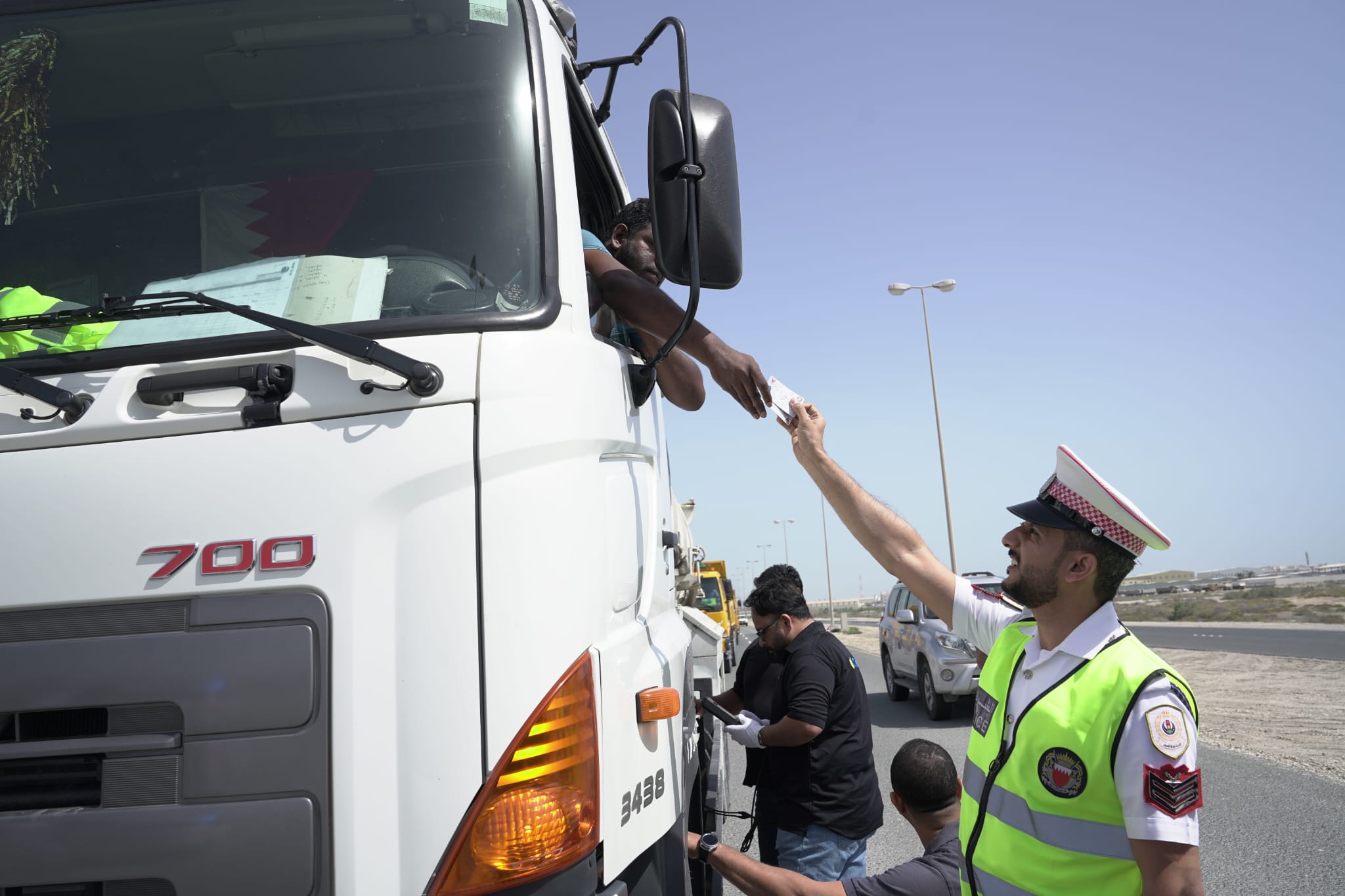 المرور : ضبط 1467 مخالفة لسواق الشاحنات في أبريل<